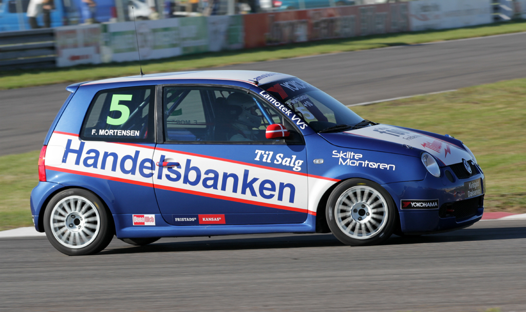 Unge Frederik Mortensen i han lille hurtige VW
(Foto: Motorsporten.dk)